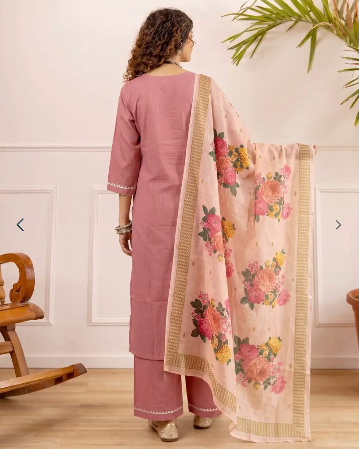Royale – Exquisite Embroidered Kurta Pant Set with Floral Dupatta