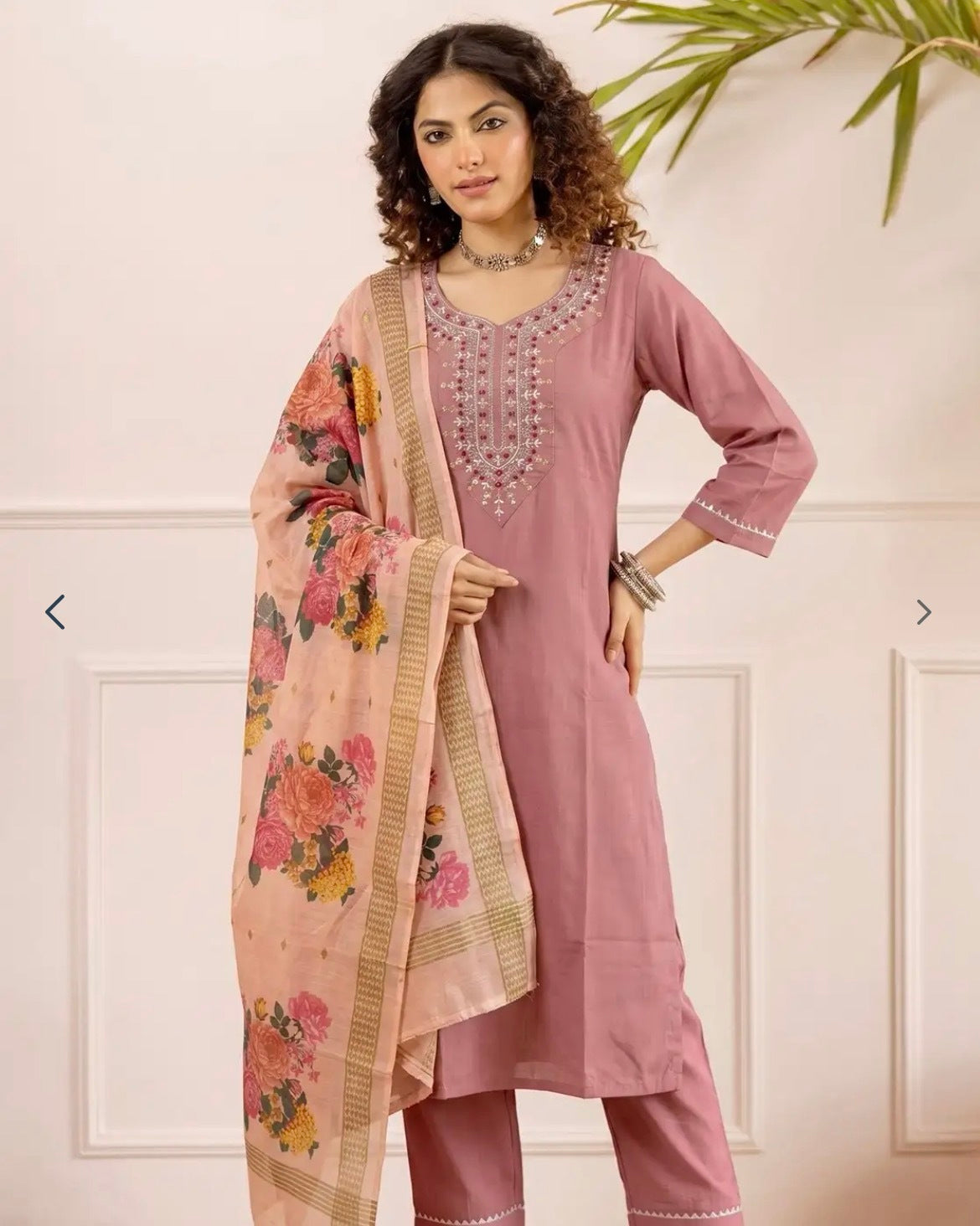 Royale – Exquisite Embroidered Kurta Pant Set with Floral Dupatta